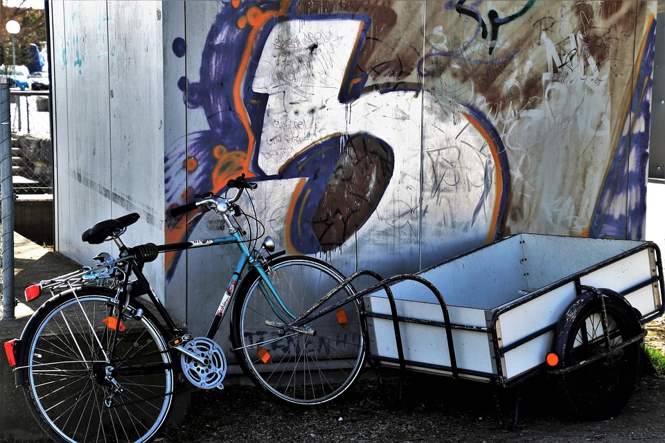cykel ved graffiti